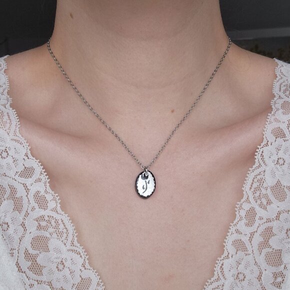 Dainty iridescent flower necklace with a small silver chain - Picture 8 of 8